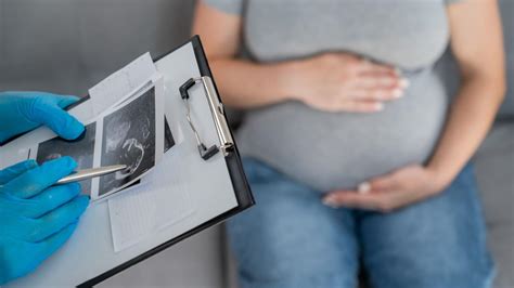 Schema, vaizduojanti vaisiaus vandenų nutekėjimą