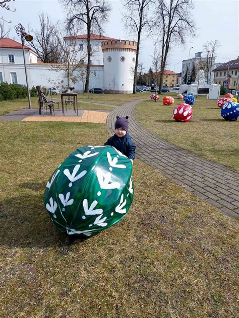 Nuotrauka su vaikais, dalyvaujančiais terapinėse dirbtuvėse