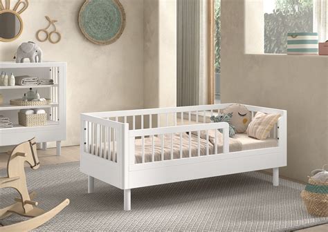 Vaikiškos lovytės su apsauginiais borteliais