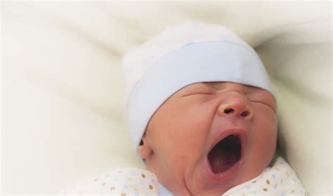 Naujagimis gimęs vandenmaišyje