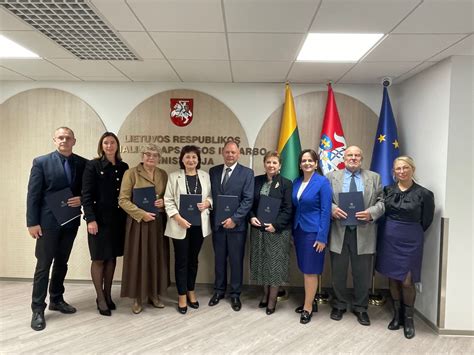 Infografika: socialinių paslaugų įstaigų darbuotojų struktūra