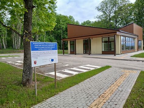 Schema, iliustruojanti institucinės globos pertvarką į bendruomenines paslaugas.