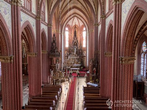 Švėkšnos miestelio panorama su bažnyčia