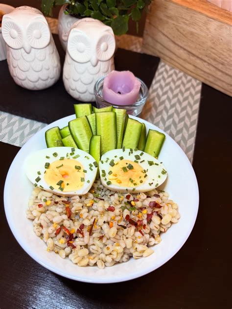 Perlinė košė su kiaušiniu ir daržovėmis