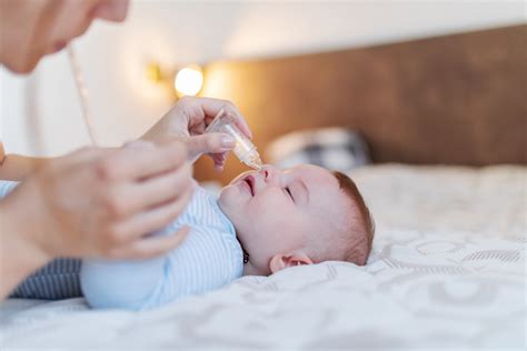 Kūdikio nosies priežiūra su lanolino aliejumi