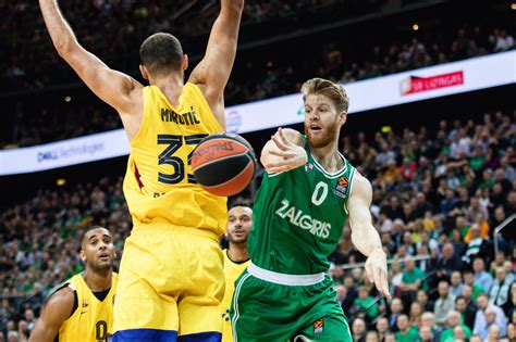 Vaidas Čeponis komentuojantis krepšinio rungtynes