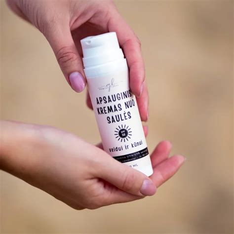 Vaiko oda su apsauginiu kremu nuo saulės