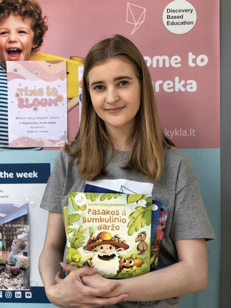 vaikas pasakų pelės kostiumu