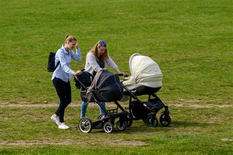 Palyginimas: jaunos ir vyresnės mamos