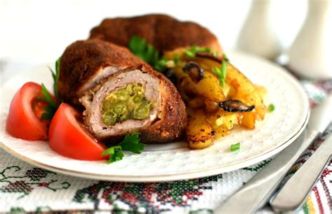 Apkeptos kiaulienos zrazai su sūrio įdaru