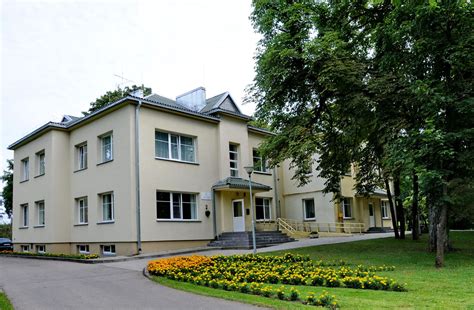 Lazdijų socialinių paslaugų centro darbuotojai su gyventojais