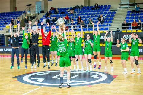 Rankinio komanda švenčia pergalę
