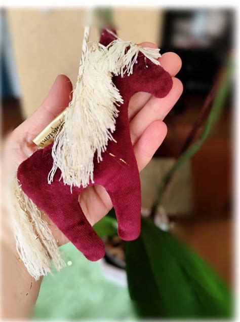 Simbolinė rankų suspaudimas kaip parama