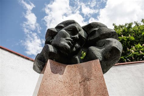 Salomėjos Nėries paminklas Vilniuje