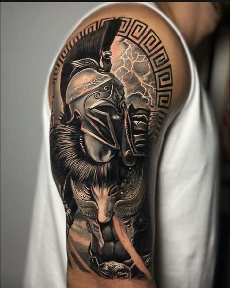 Simbolinis vaizdas, vaizduojantis kibernetines patyčias - piktogramos, simbolizuojančios neigiamus komentarus ir grasinimus, apsupusios liūdną veiduką.