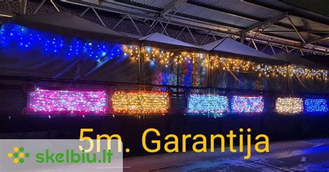 Spalvingos girliandos darželyje