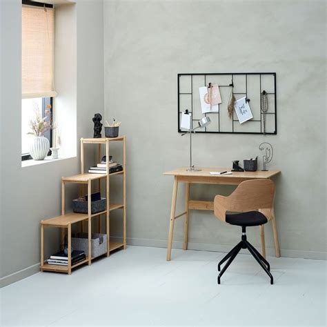 Darbo skelbimų lenta su įvairiais pasiūlymais