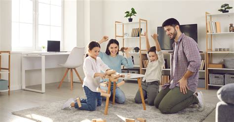 Tėvai su vaikais darželyje