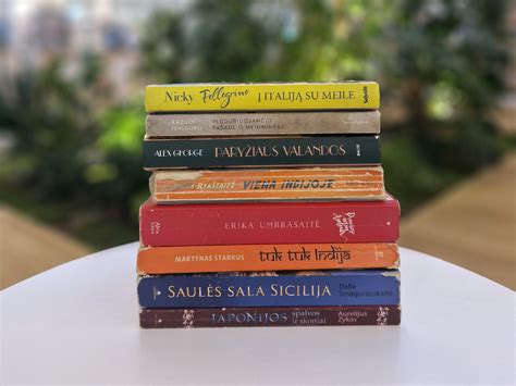 knygos lentyna su knygomis apie tėvystę