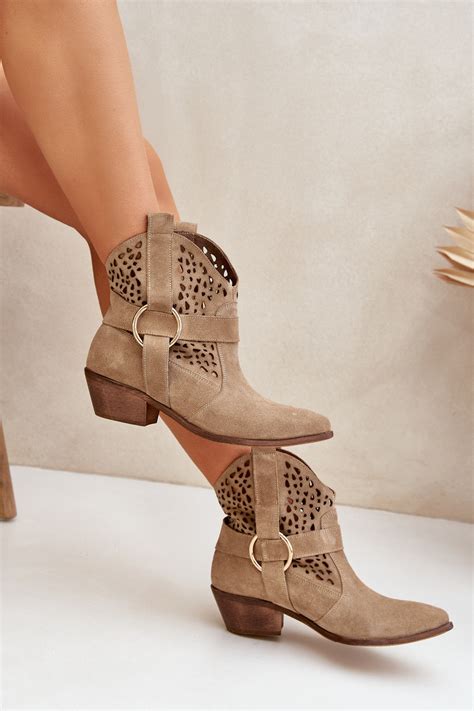 vaikų dekoruoti batai su rudens elementais