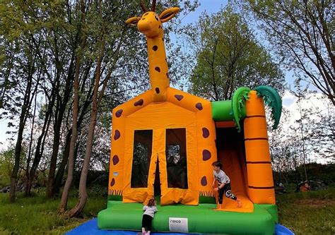 vaikų šventė su pripučiamu batutu