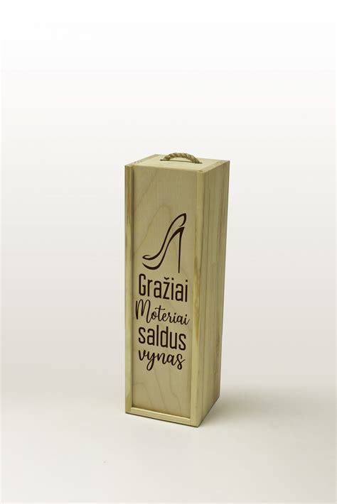 Gražiai papuošta dėžutė linkėjimams