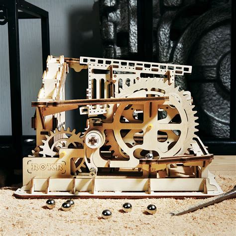 Medinė kamuoliukų trasa