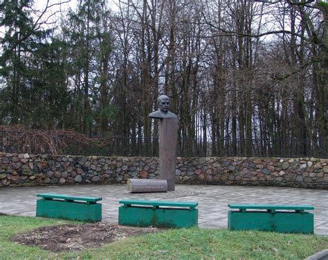 Paminklinis biustas Bernardui Brazdžioniui Kaune