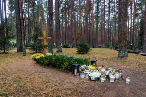 Bernardo Brazdžionio kapas Petrašiūnų kapinėse