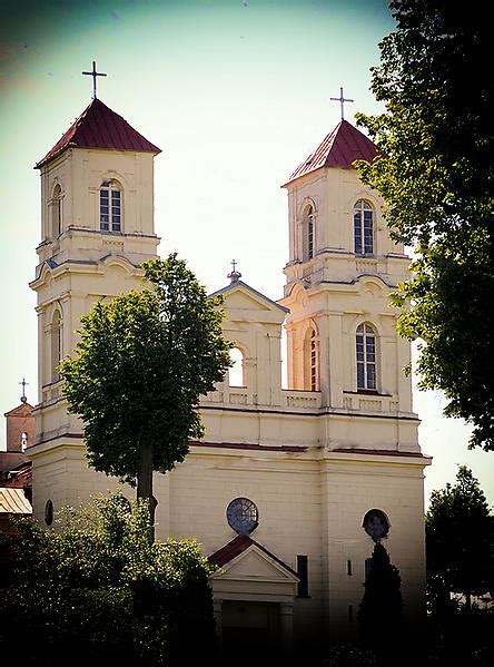 Raudondvario bažnyčios fasadas