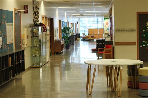 Islandijos mokyklos interjeras su vaikais