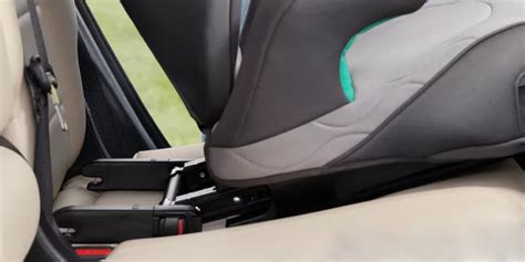 Reguliuojamos ISOfix jungtys automobilyje