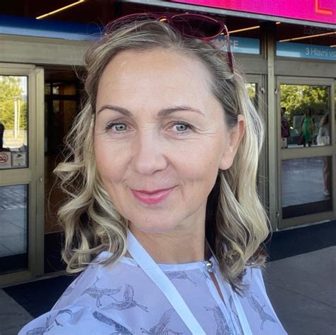 Nuotrauka, simbolizuojanti nelegalių abortų riziką ir pavojus