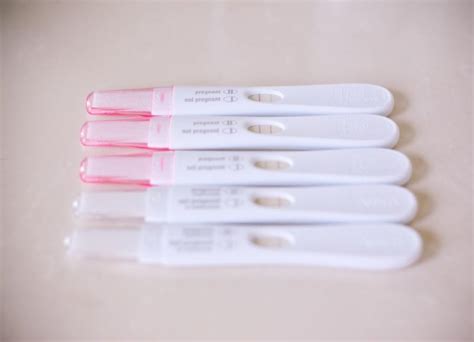 Nėštumo testas ir besilaukianti moteris
