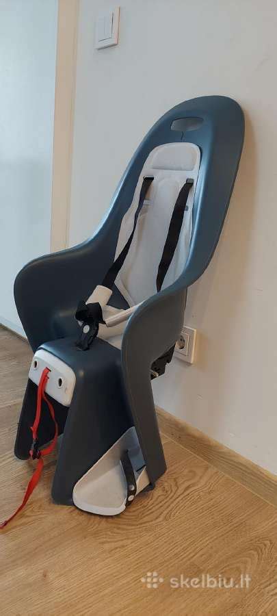 Vaikiška kėdutė, tvirtinama prie stalo