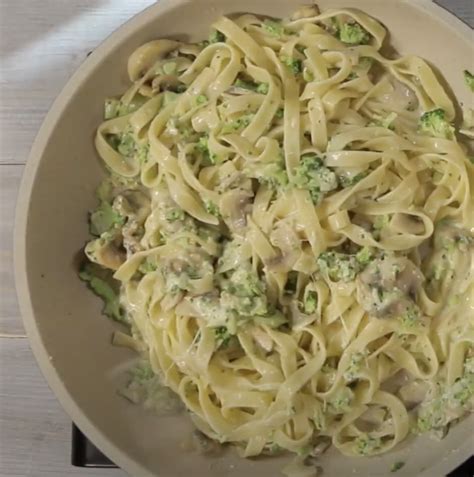 Makaronai su brokolių padažu