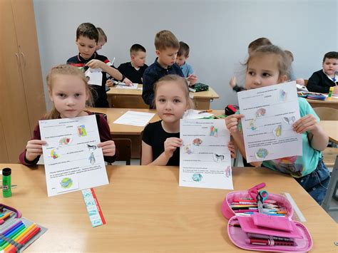 Vaikų kūrybiniai darbai su balionais