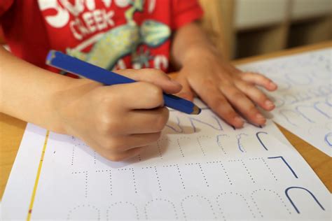 vaikas mokosi žaisdamas