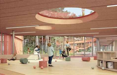 darželio kiemas su lauko žaidimų aikštelėmis