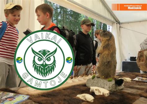 vaikai, dirbantys prie projekto