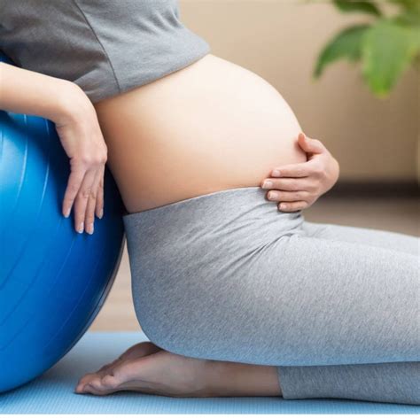 Nėščioji atlieka pratimus