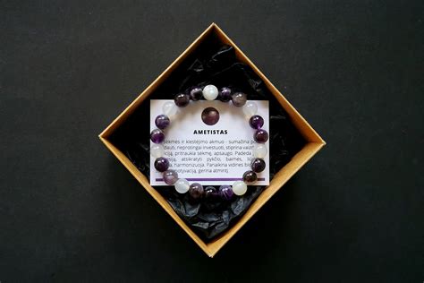 Ametisto ir agato akmenų paveikslas