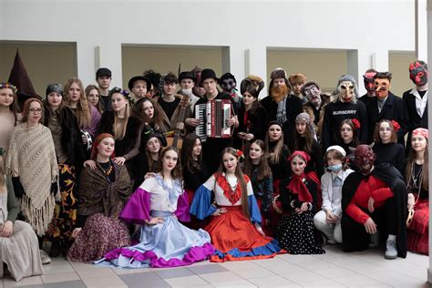 Užgavėnių šventė su kaukėmis