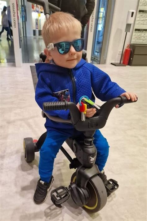 Vaiko pirmieji žingsniai su stumduku