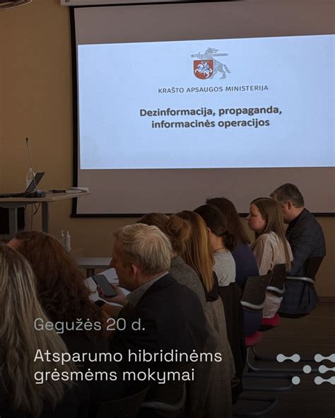 Darbuotojai dalyvauja mokymuose