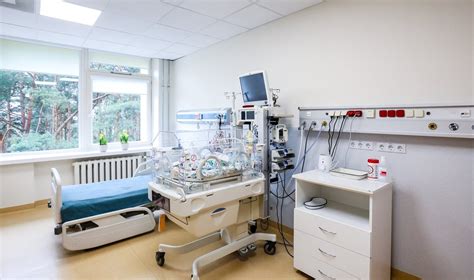 Nuotrauka, vaizduojanti modernią naujagimių intensyviosios terapijos palatą