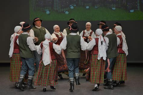 Tradicinių lietuvių šokių pynė