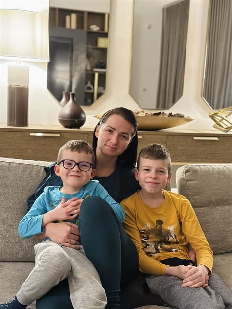 Nuotrauka, vaizduojanti draugišką ir bendraujančią darželio grupę