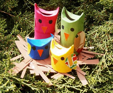 vaikų kūrybiniai darbeliai su popieriumi