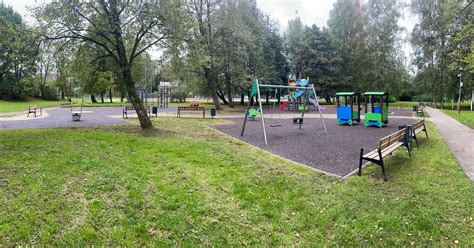 vaikų žaidimų aikštelė parke